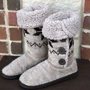 Mukluks slipper boots brown size 10